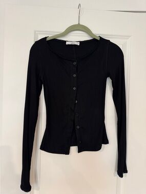 TALULAH Black Long-Sleeve Button-Front Slim Top